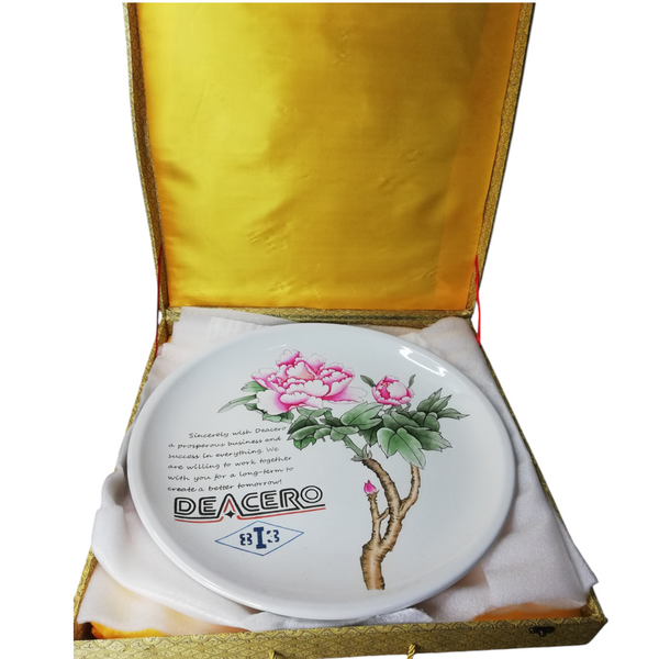 PLATO DECORATIVO INCLUYE SOPORTE DE MADERA DESARMABLE.