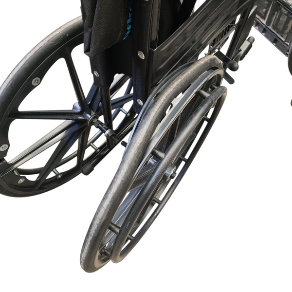 Silla de ruedas ligera para adulto mayor Negra Usada