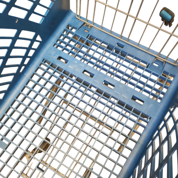 Carrito azul de supermercado autoservicio usado