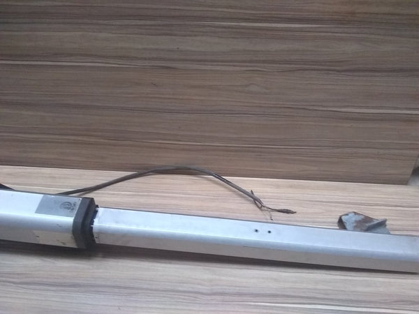 Piston eléctrico abre puerta FAAC 422 CBAC usado