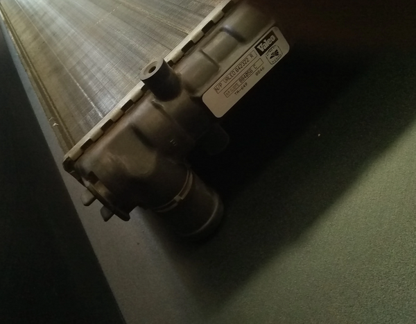 Radiador VW de agua para Golf A3 Y JETTA A3 93-99 c/ detalles