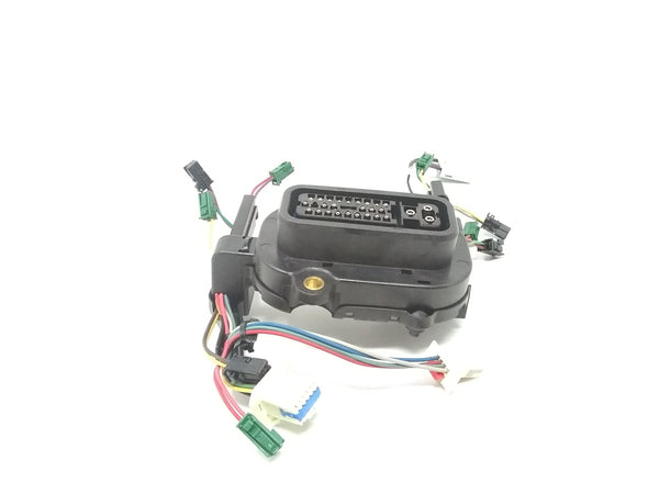 Conector plástico para computadora automotriz