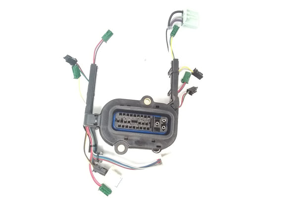 Conector plástico para computadora automotriz