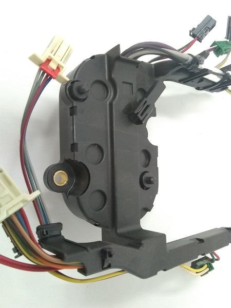 Conector plástico para computadora automotriz