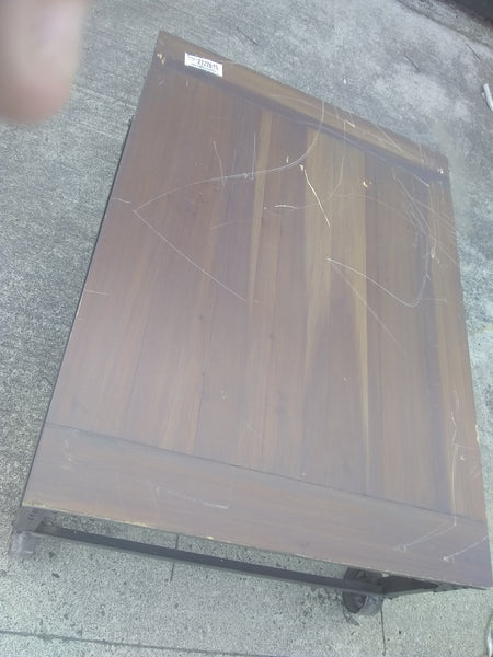 Mesa de centro con superficie de madera