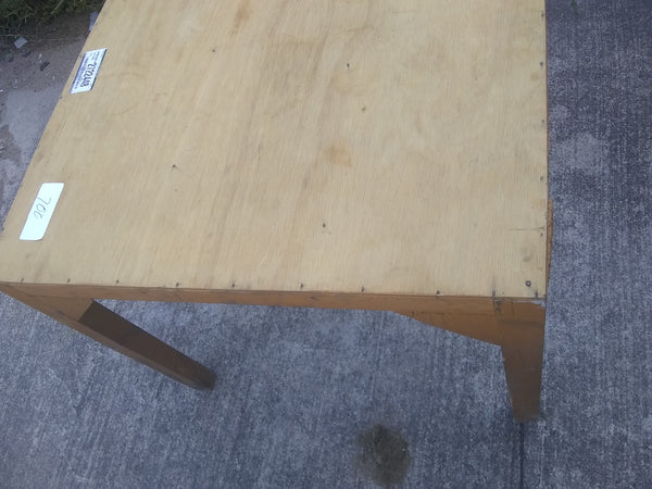 Mesa de madera de pino