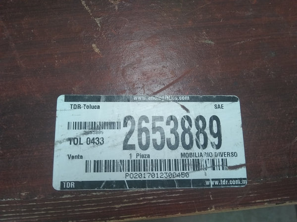 Mueble de madera con cajones de puertas corredizas