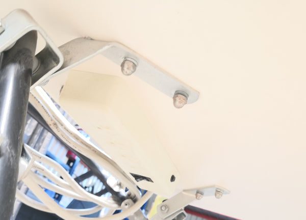 Mesa de servicio laboratorio 3 niveles con ruedas 53x73x92cms