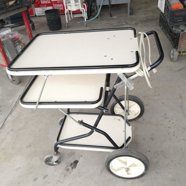 Mesa de servicio laboratorio 3 niveles con ruedas 53x73x92cms