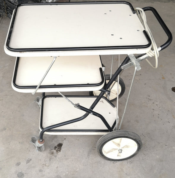 Mesa de servicio laboratorio 3 niveles con ruedas 53x73x92cms