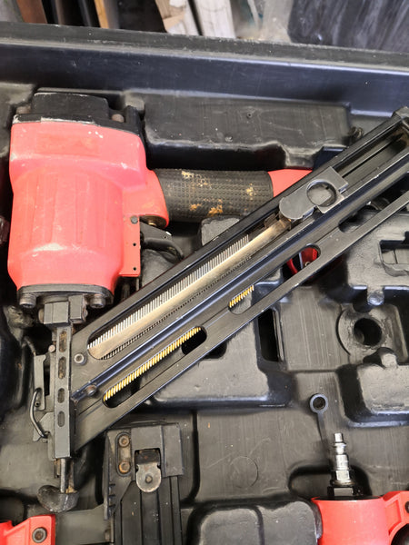 Equipo Clavadora neumático pistola de aire con estuche usado