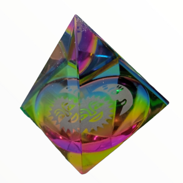 Pirámide decorativa para escritorio 4x3.8