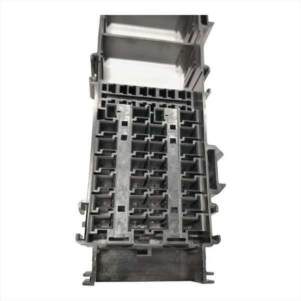 Caja universal porta fusibles y relays