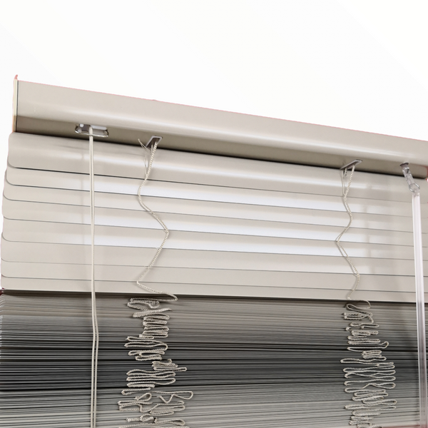 Persiana Aluminio Tipo Oficina Horizontal Mediana