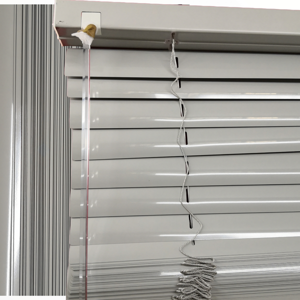 Persiana Aluminio Tipo Oficina Horizontal Mediana